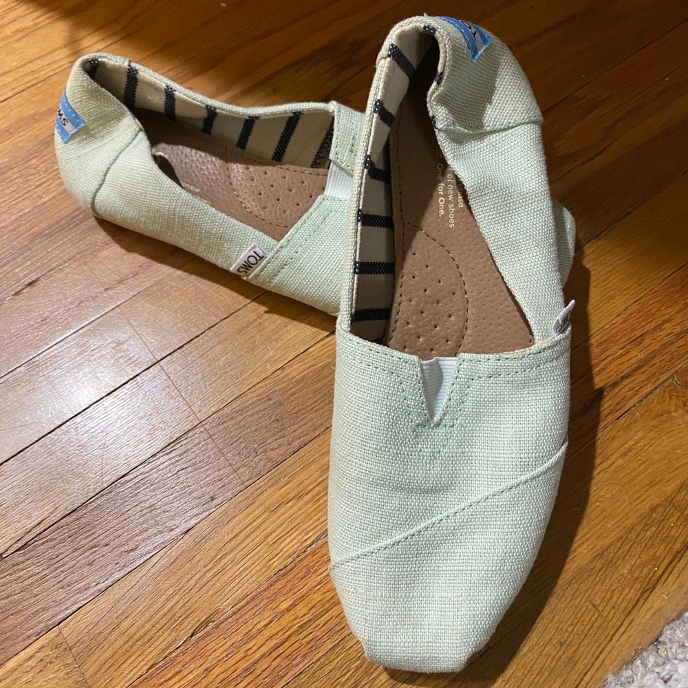 Mint Tom’s size 8.5
